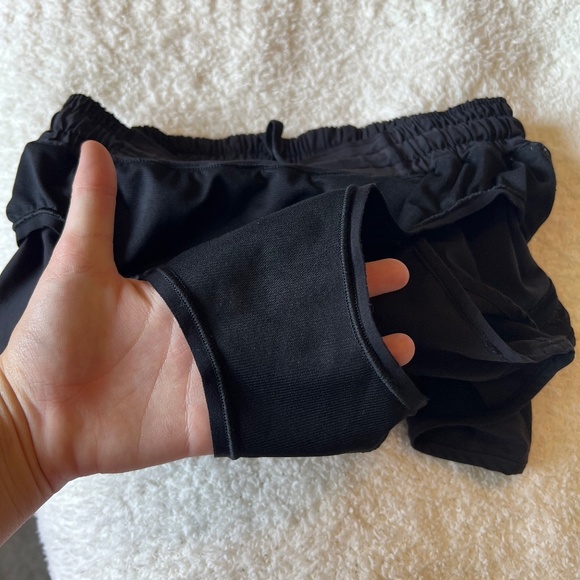 Lululemon Hotty Hot Shorts - Size 4 - 2.5 inseam - low rise - Picture 6 of 7
